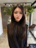 ヘリム(HELIM)&nbsp;ナチュラルなまとまりと柔らかさを両立したレイヤースタイル