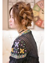 メイズ(MAZE)&nbsp;【メイズ東中野・鍛原志行】ミディアムの編み込みアレンジ