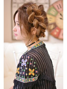 メイズ(MAZE) 【メイズ東中野・鍛原志行】ミディアムの編み込みアレンジ