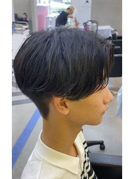 ダズルヘアラッシュ(DAZZLE hair RUSH) 直毛でも綺麗なセンターパートを！