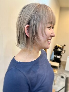 スリー(three) ミルクティーカラー