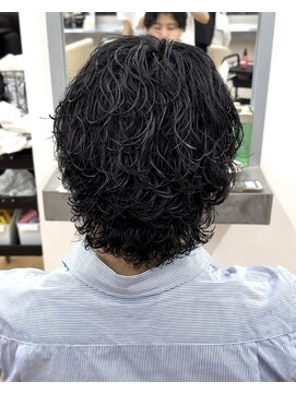ビカム 名駅(become) 【黒髪サーフカールパーマ】メンズセンターパートウルフコンマ