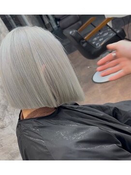 【本厚木/本厚木駅】ホワイトシルバー