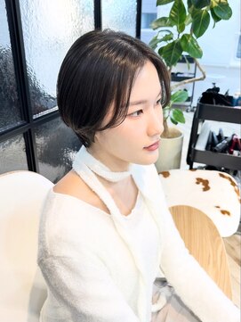 トエン(toen) 抜け感・黒髪ショートスタイル