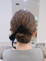 オフ(off)&nbsp;シニヨンヘア×結婚式ヘアセット｜お呼ばれヘア