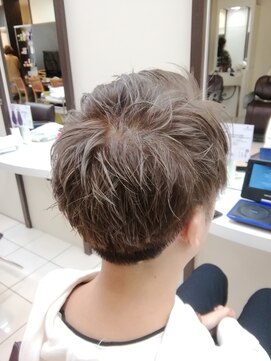 ローレンス(LAWRENCE) ツーブロックシルバーアッシュ