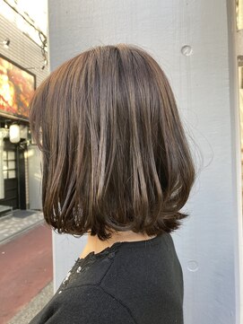 クラン(CLAN) エアリーボブ　アッシュベージュ