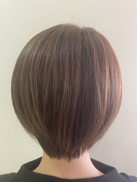 ビューティーヘアサロン アングル 八戸ノ里店(Beauty Hair Salon angle) カッコいいが印象的なショートボブスタイル