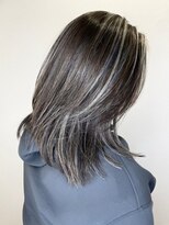 モルニ(MORNI)&nbsp;アッシュグレー_マロンベージュ Aラインボブ かきあげ