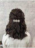 編み込みとねじりのハーフアップ