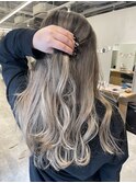 エアータッチバレイヤージュで毛先を明るめに