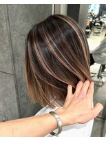 ビビッド(vivid)&nbsp;外国人風バレイヤージュ切りっぱなしボブシアベージュ