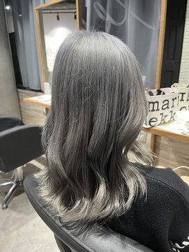 リーオオサカ(Lee Osaka) Wカラー×シルバー×東芽生