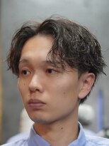 ノーエン(noen)&nbsp;センターパートツイストスパイラルパーマ刈り上げメンズパーマ