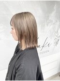 パツっと外はねヘア×2回ブリーチミルクティーグレージュ
