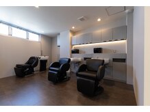 ブラック(BLACK)の雰囲気（店内/シャンプー台【表参道/表参道駅/メンズ/メンズパーマ】）