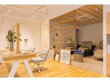 リッカ レンネ たまプラーザ(Lycka Lenne)の雰囲気（北欧ナチュラルな空間で心地よくお過ごしいただけます）