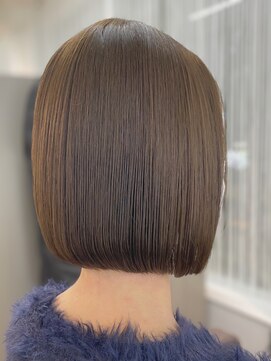 ジエクト ヴィシア(The Ect VIXIA) 切りっぱなしボブ/ハッシュボブ/くすみベージュ