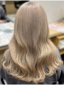イリ 大阪(ili) ミディアムレイヤーカット/ミルクティーブロンド/髪質改善