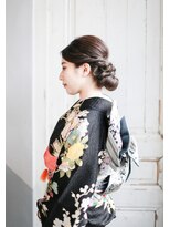 ホワイトルーム(White Room)&nbsp;クール&エレガントな和装スタイル