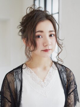 アース 上野店(HAIR&MAKE EARTH) 無造作カールお団子アップ