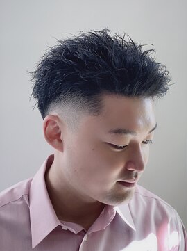 ベローチェ スーツスタイルにも似合うツイストパーマ!