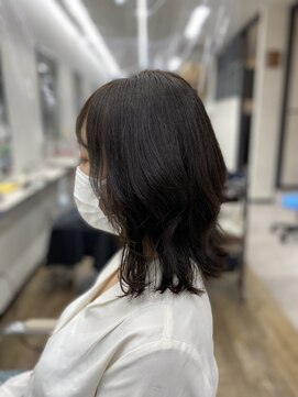 ナンバー ブラオ 名古屋栄(N° blao) くびれヘア ミディアムヘア 外ハネミディアム