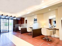 【半個室型メンズサロン】マンツーマンで最初~最後まで担当【メンズ/メンズパーマ/眉カット/ヘッドスパ】