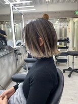 イキ 表参道(iki omotesando)&nbsp;モード/無造作ウェーブ/大人ガーリー[表参道駅]