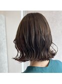 赤みを抑えたライトグレージュ