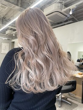 アヴァンス 京橋店(AVANCE) ミルクティーのような甘めと品のあるミルクティーベージュ