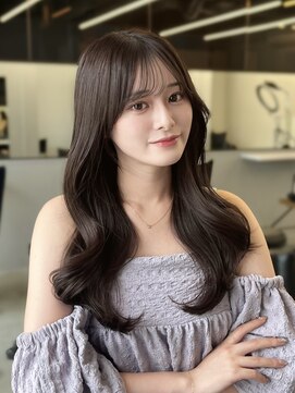 フォンズ(FONS) 人気の顔まわりカット ロングレイヤー グレージュカラー 表参道