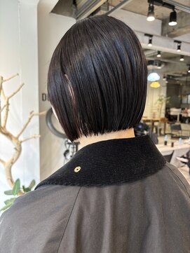 ダンボ(DUMBO) 透け感ボブ/アッシュカラー