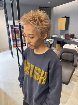 ライリー(riley) ハイトーンスパイキーショート　[岡崎.メンズカット]