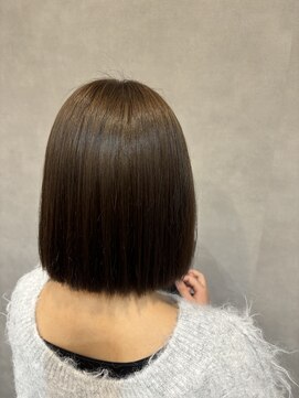 アチーブリス(achieve Liss) オリーブベージュニュアンスカラー艶髪ストレートボブ20代30代