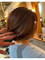 ビハインドザカーテン(BEHIND THE CURTAIN)&nbsp;レイヤーショートボブ×ハイライト×白髪ぼかし