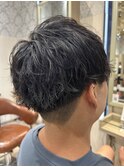 暗髪ツイスパ×ニュアンスパーマでこなれ感◎メンズカット