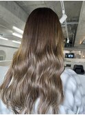 オリーブベージュ