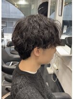 ジュネスゼロニ(JUNES 02) 黒髪韓国風波巻きパーマセンターパート