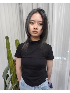 ジーナ オモテサンドウ(XENA) デザインカラー×レイヤーカット×表参道