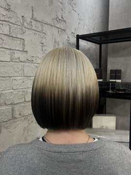 プライズ 池袋店(prize) ブリーチ大人可愛い丸みボブホワイトルーツカラーデザインカラー