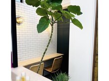 コンセント完備待合室ご案内まではこちらでお待ちください