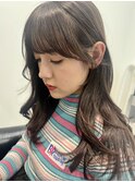 顔まわりたっぷりレイヤーロングカット