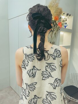 ミッシュバイアーバン(misch by urban.) ヘアセット/ヘアアレンジ/ポニーテール 【堀 春菜】