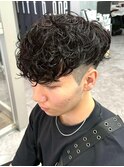 スペインカールスパイキーショートブルーブラックフェザーパーマ