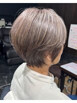 ハピネス クローバー 八木店(Happiness CLOVER)&nbsp;グレーカラー白髪ぼかし大和八木くびれショート