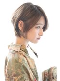 耳かけニュアンスショートで大人可愛い