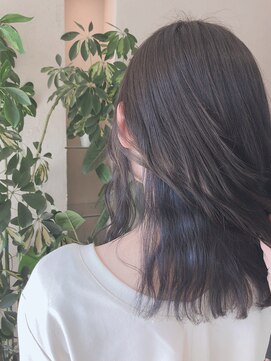 ネオンズ 南郷18丁目店(NEON´S) 【札幌白石 デザインカラー(インナーカラー×イルミナカラー)】