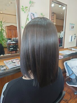 プールブー(Pour Vous) 艶が際立つダークグレージュ