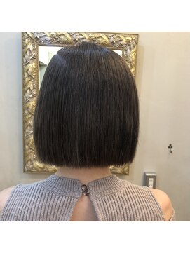 エルムトウキョウ(ELM Tokyo) 切りっぱなしハイトーンボブ